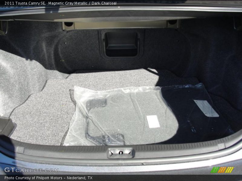 Magnetic Gray Metallic / Dark Charcoal 2011 Toyota Camry SE