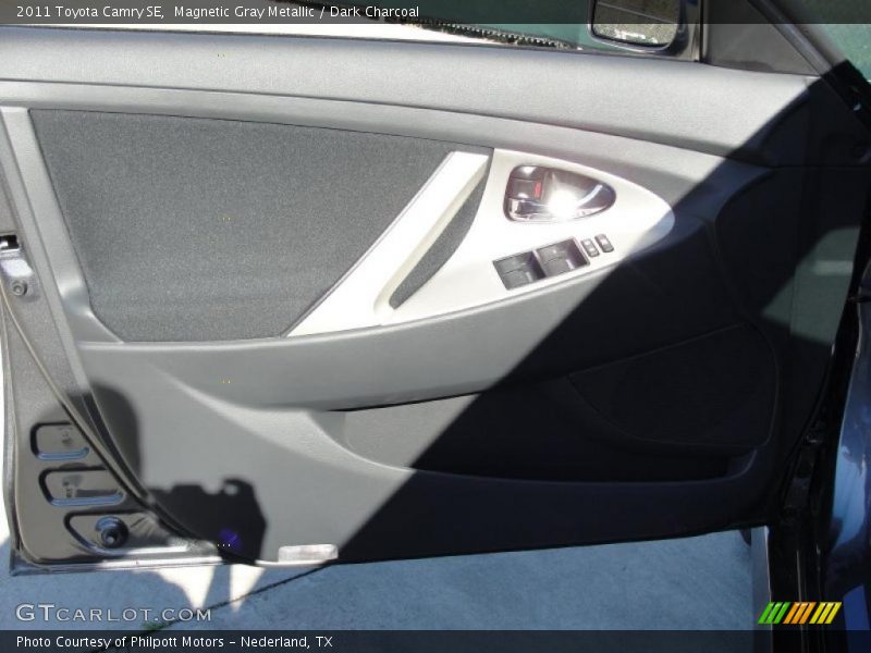 Magnetic Gray Metallic / Dark Charcoal 2011 Toyota Camry SE