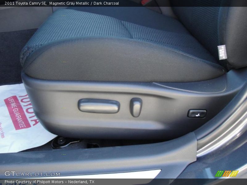 Magnetic Gray Metallic / Dark Charcoal 2011 Toyota Camry SE
