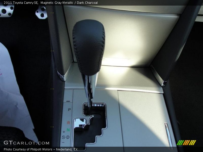 Magnetic Gray Metallic / Dark Charcoal 2011 Toyota Camry SE