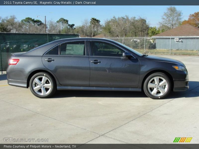Magnetic Gray Metallic / Dark Charcoal 2011 Toyota Camry SE