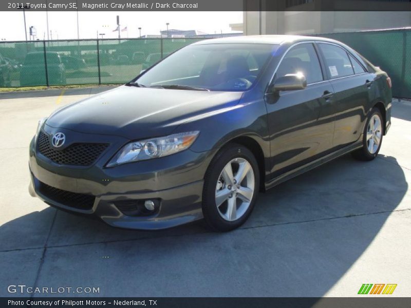 Magnetic Gray Metallic / Dark Charcoal 2011 Toyota Camry SE