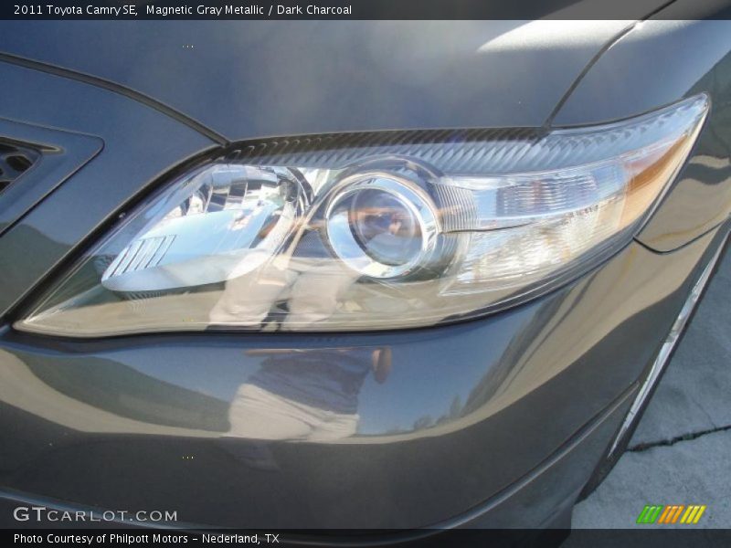 Magnetic Gray Metallic / Dark Charcoal 2011 Toyota Camry SE