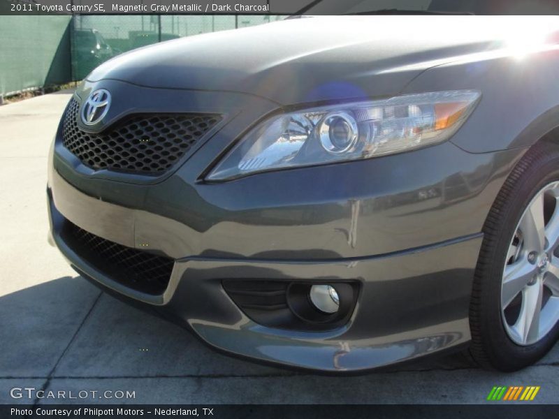 Magnetic Gray Metallic / Dark Charcoal 2011 Toyota Camry SE
