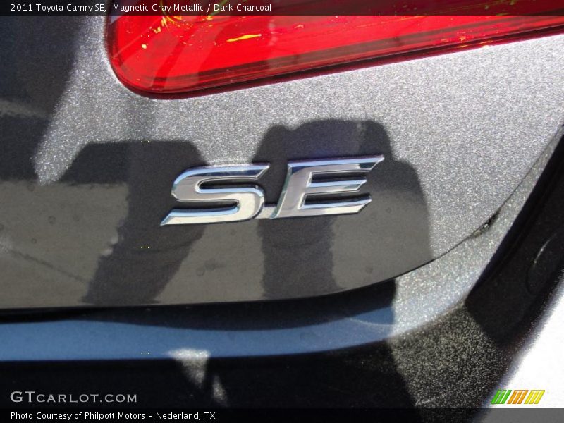 Magnetic Gray Metallic / Dark Charcoal 2011 Toyota Camry SE