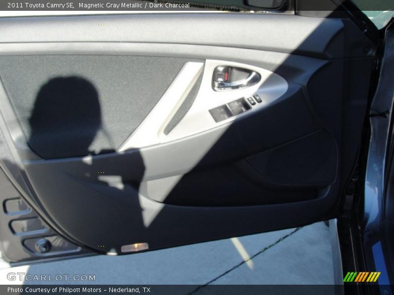Magnetic Gray Metallic / Dark Charcoal 2011 Toyota Camry SE