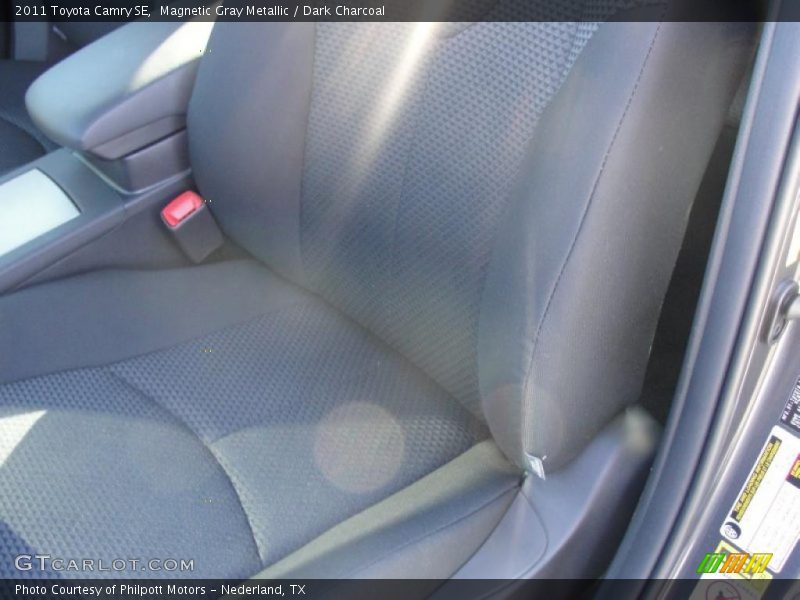 Magnetic Gray Metallic / Dark Charcoal 2011 Toyota Camry SE