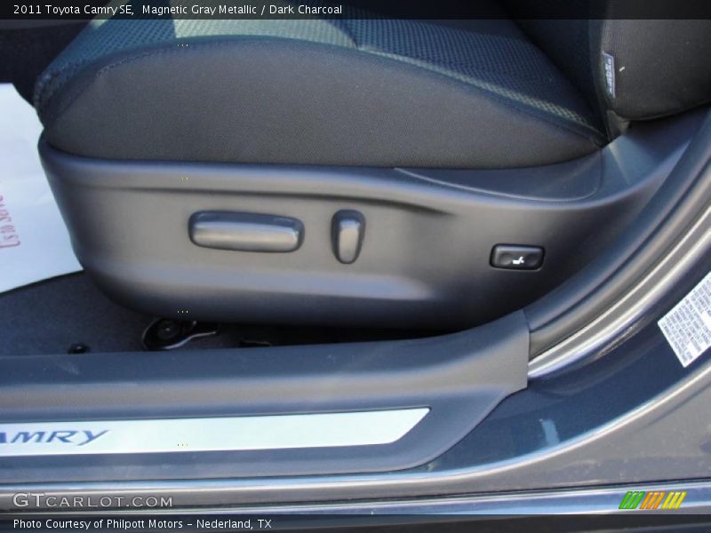 Magnetic Gray Metallic / Dark Charcoal 2011 Toyota Camry SE