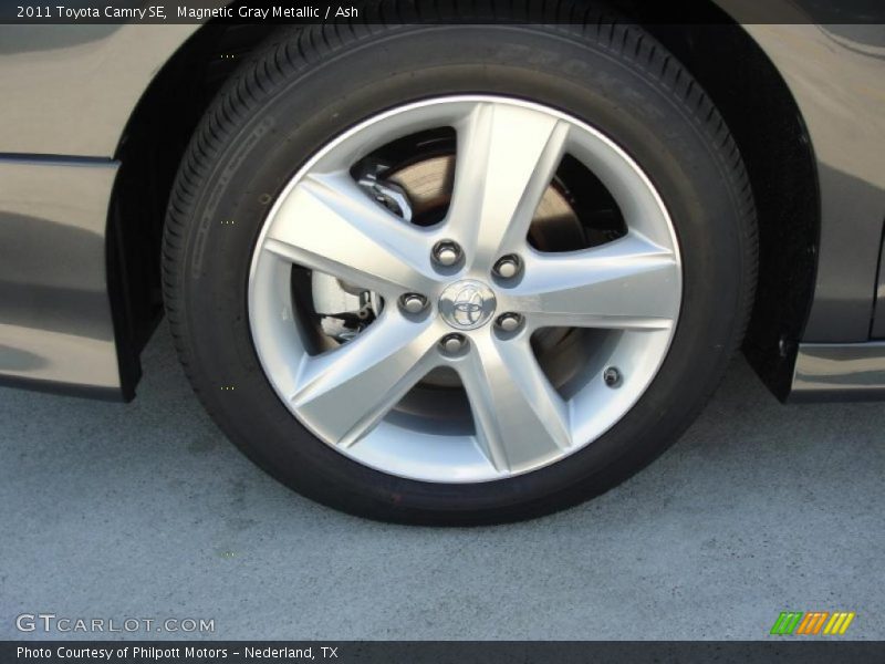 Magnetic Gray Metallic / Ash 2011 Toyota Camry SE
