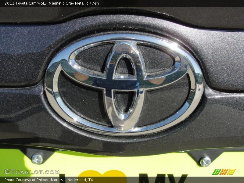 Magnetic Gray Metallic / Ash 2011 Toyota Camry SE
