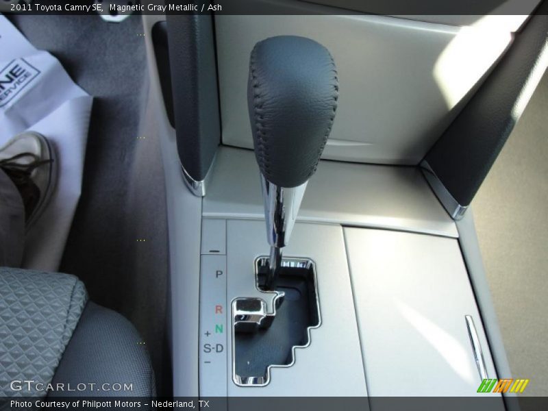Magnetic Gray Metallic / Ash 2011 Toyota Camry SE