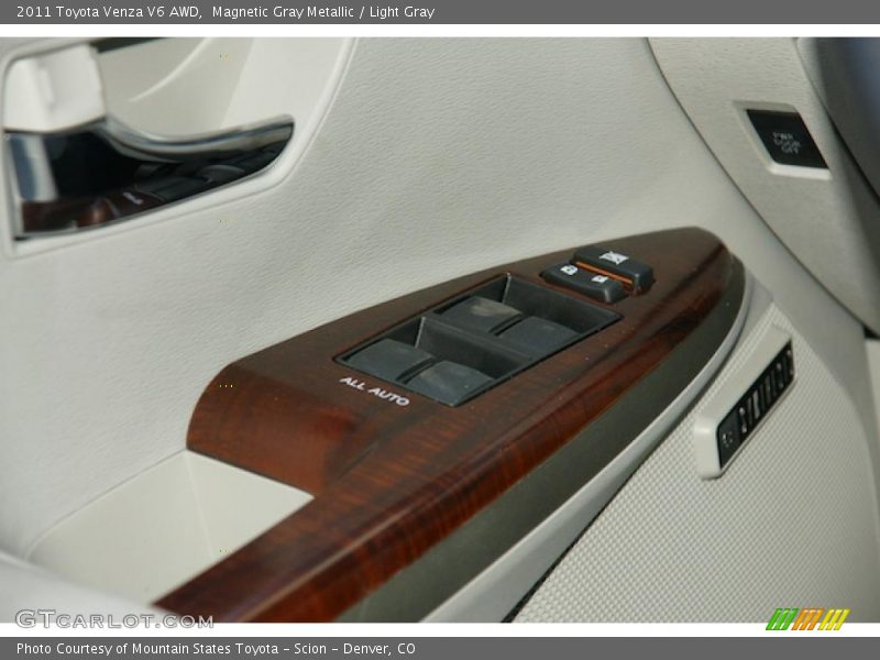 Controls of 2011 Venza V6 AWD