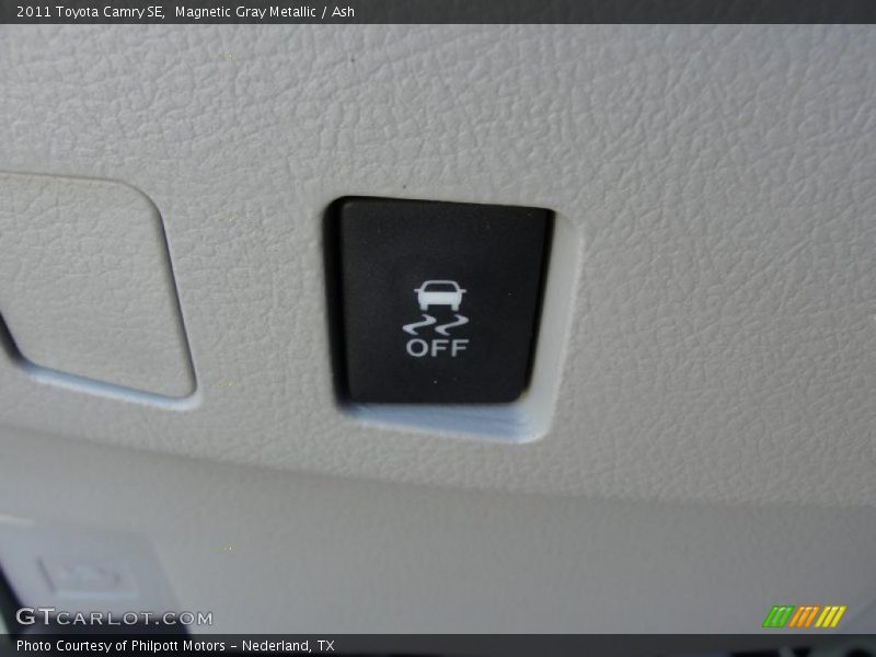 Magnetic Gray Metallic / Ash 2011 Toyota Camry SE