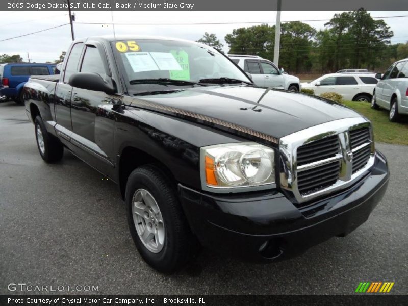 Front 3/4 View of 2005 Dakota SLT Club Cab