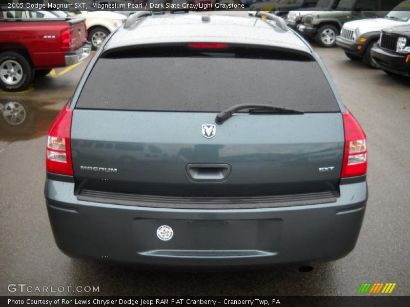 Magnesium Pearl / Dark Slate Gray/Light Graystone 2005 Dodge Magnum SXT