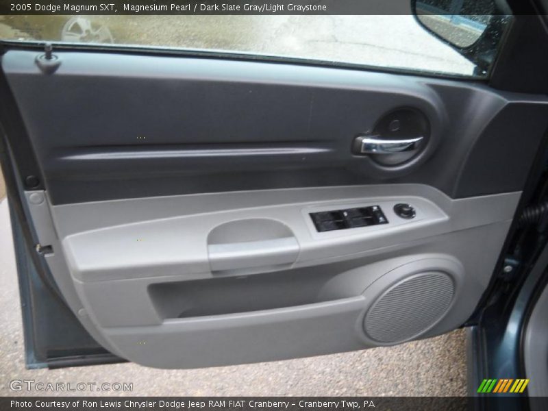 Magnesium Pearl / Dark Slate Gray/Light Graystone 2005 Dodge Magnum SXT