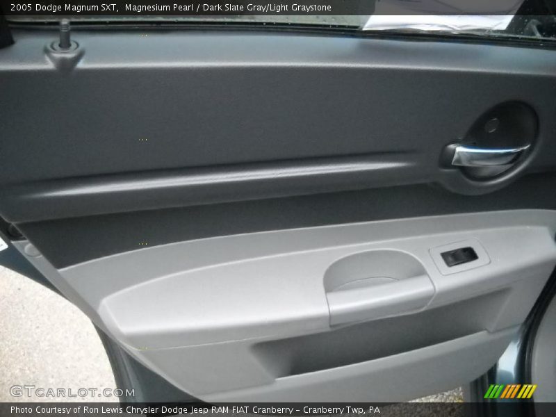 Magnesium Pearl / Dark Slate Gray/Light Graystone 2005 Dodge Magnum SXT