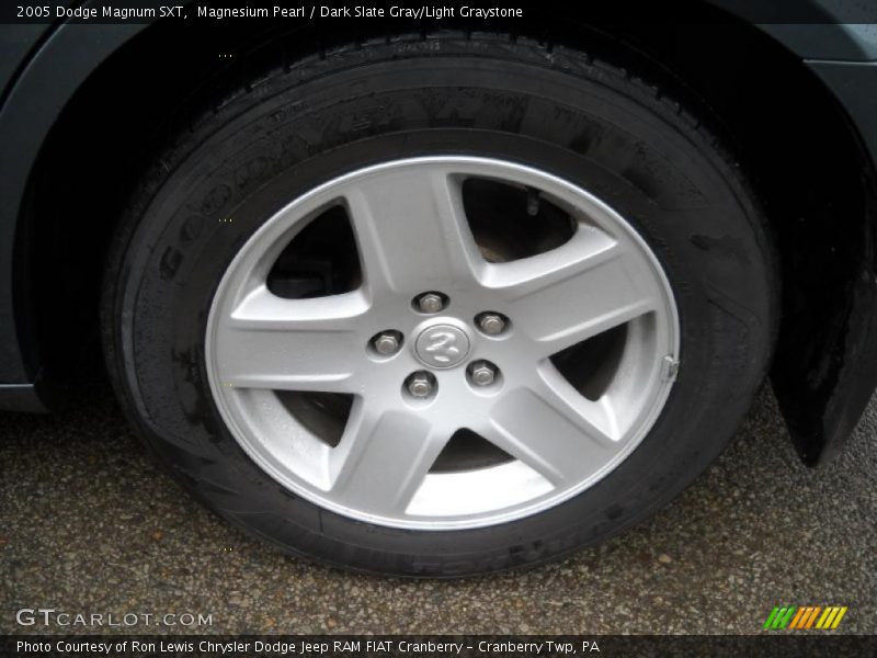Magnesium Pearl / Dark Slate Gray/Light Graystone 2005 Dodge Magnum SXT