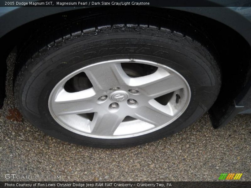 Magnesium Pearl / Dark Slate Gray/Light Graystone 2005 Dodge Magnum SXT