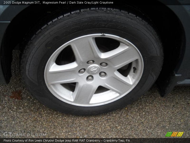 Magnesium Pearl / Dark Slate Gray/Light Graystone 2005 Dodge Magnum SXT