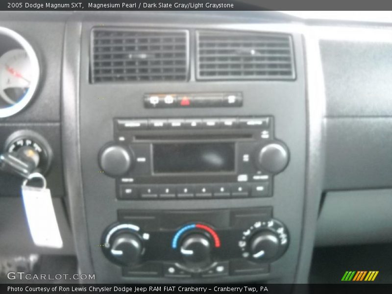 Magnesium Pearl / Dark Slate Gray/Light Graystone 2005 Dodge Magnum SXT