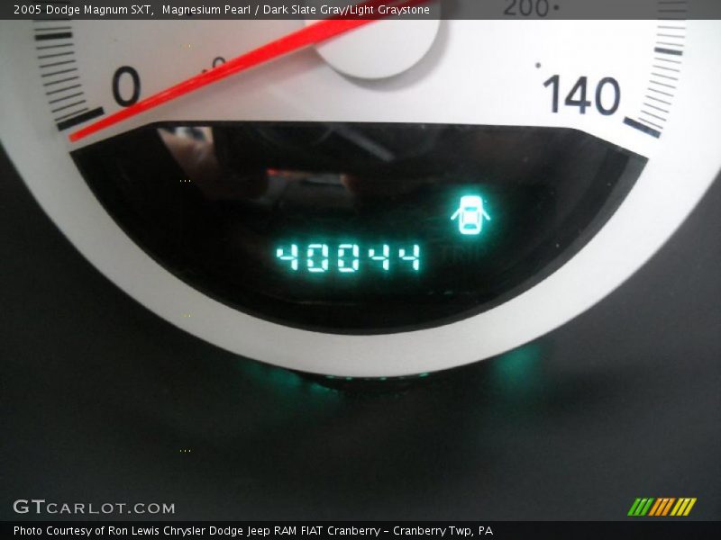 Magnesium Pearl / Dark Slate Gray/Light Graystone 2005 Dodge Magnum SXT