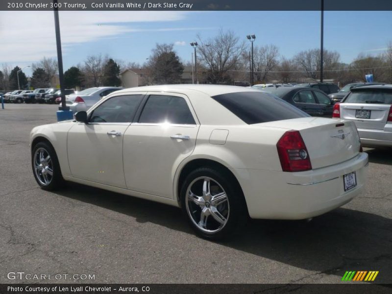 Cool Vanilla White / Dark Slate Gray 2010 Chrysler 300 Touring