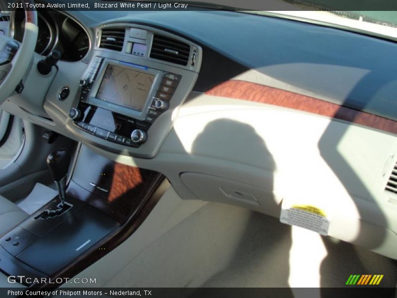 Blizzard White Pearl / Light Gray 2011 Toyota Avalon Limited