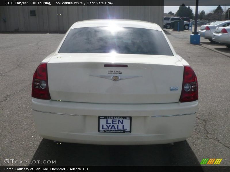 Cool Vanilla White / Dark Slate Gray 2010 Chrysler 300 Touring