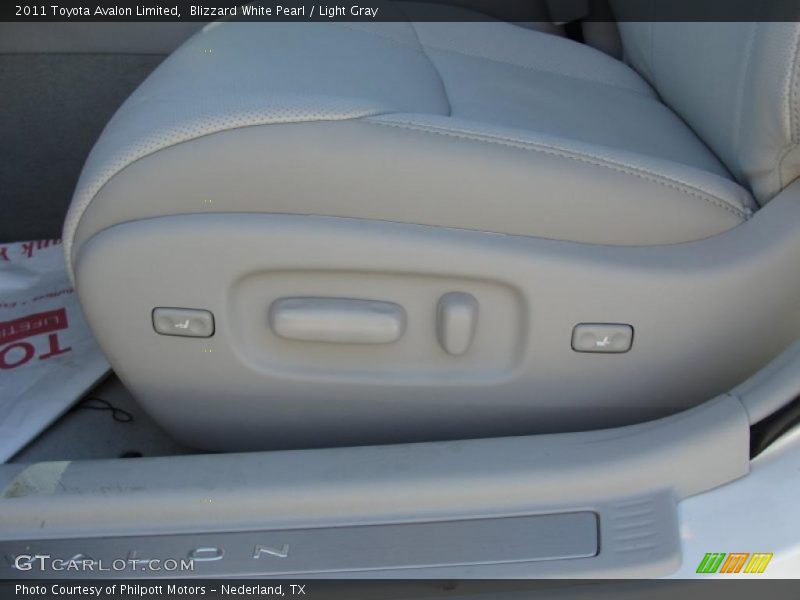 Blizzard White Pearl / Light Gray 2011 Toyota Avalon Limited