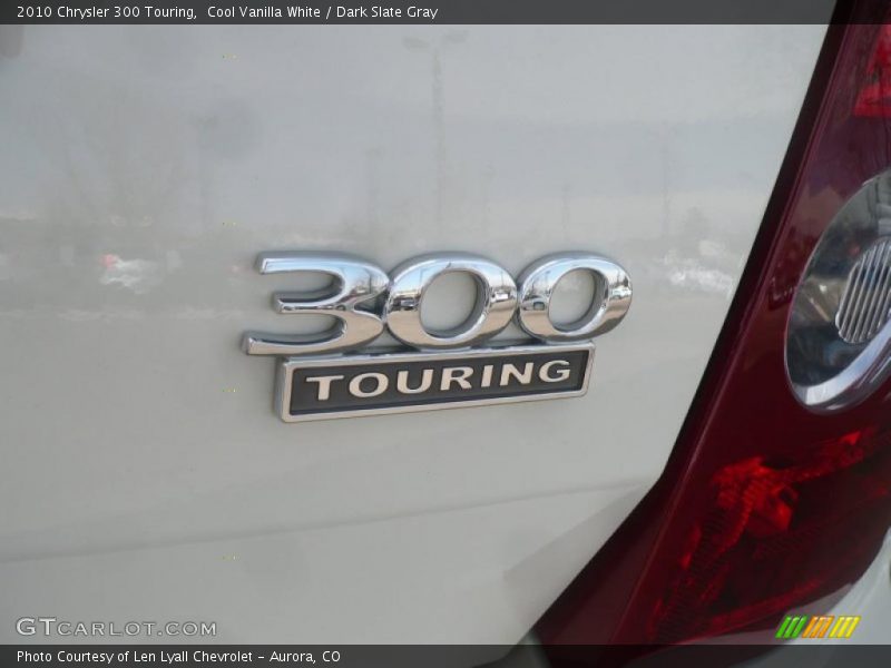 Cool Vanilla White / Dark Slate Gray 2010 Chrysler 300 Touring