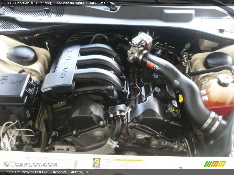 Cool Vanilla White / Dark Slate Gray 2010 Chrysler 300 Touring