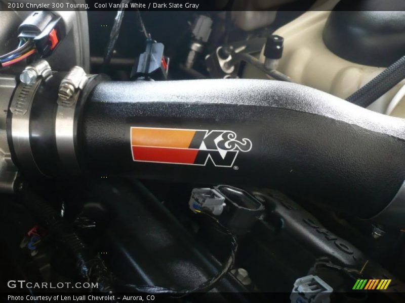 Cool Vanilla White / Dark Slate Gray 2010 Chrysler 300 Touring