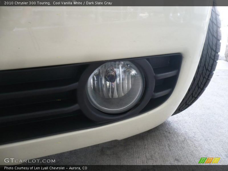 Cool Vanilla White / Dark Slate Gray 2010 Chrysler 300 Touring