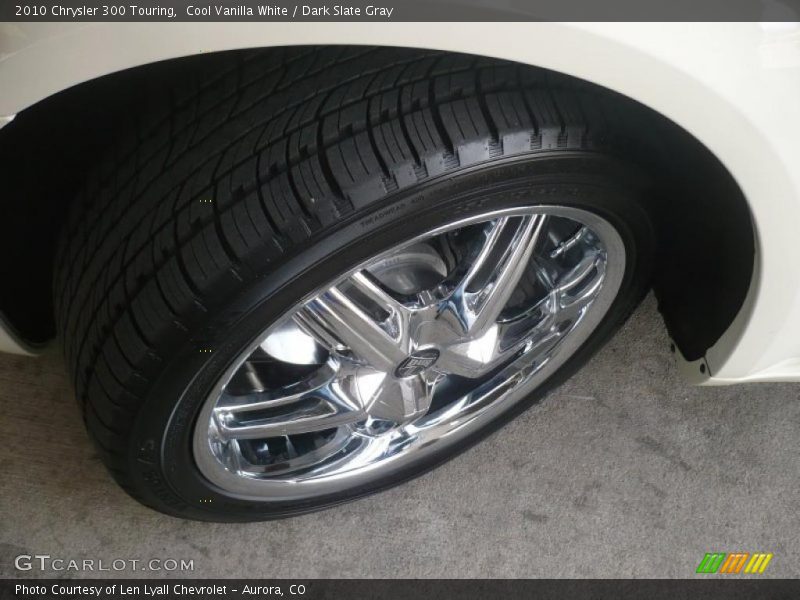 Cool Vanilla White / Dark Slate Gray 2010 Chrysler 300 Touring