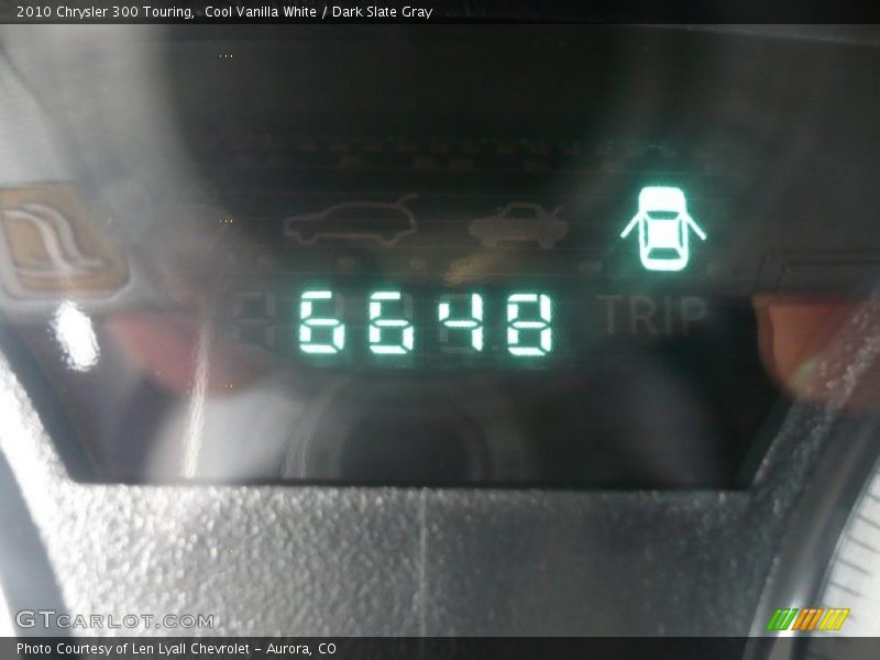 Cool Vanilla White / Dark Slate Gray 2010 Chrysler 300 Touring