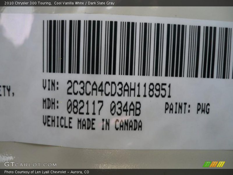 Cool Vanilla White / Dark Slate Gray 2010 Chrysler 300 Touring