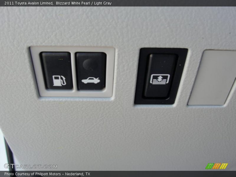 Blizzard White Pearl / Light Gray 2011 Toyota Avalon Limited