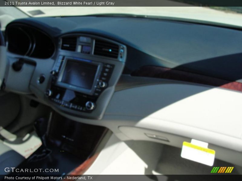 Blizzard White Pearl / Light Gray 2011 Toyota Avalon Limited