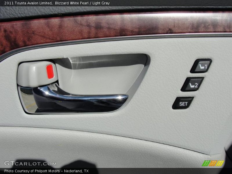Blizzard White Pearl / Light Gray 2011 Toyota Avalon Limited