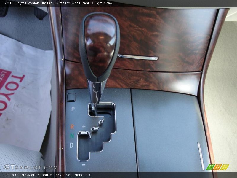 Blizzard White Pearl / Light Gray 2011 Toyota Avalon Limited