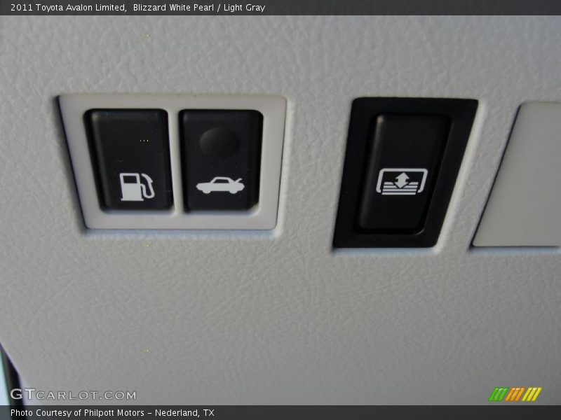 Blizzard White Pearl / Light Gray 2011 Toyota Avalon Limited