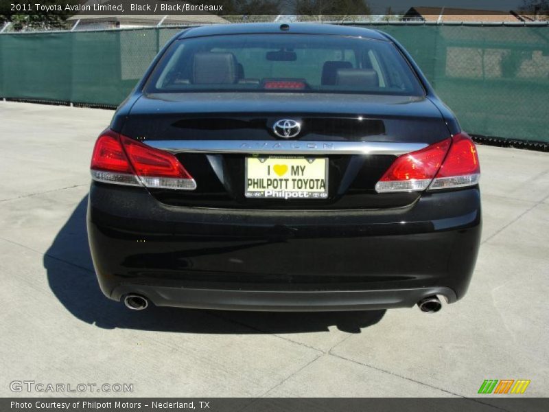 Black / Black/Bordeaux 2011 Toyota Avalon Limited