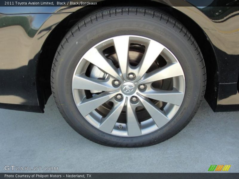 Black / Black/Bordeaux 2011 Toyota Avalon Limited