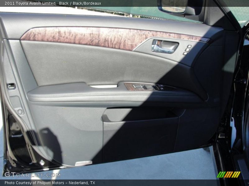 Black / Black/Bordeaux 2011 Toyota Avalon Limited