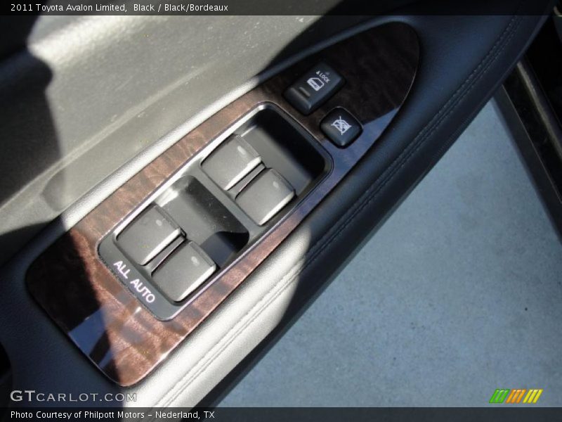 Black / Black/Bordeaux 2011 Toyota Avalon Limited