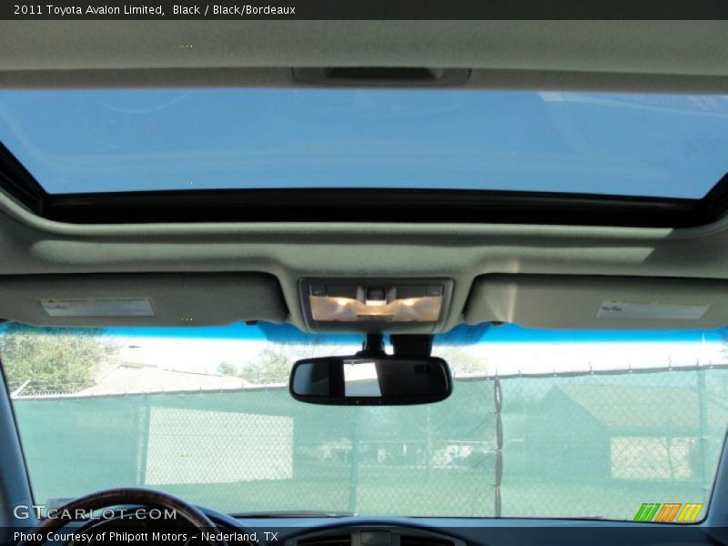 Black / Black/Bordeaux 2011 Toyota Avalon Limited