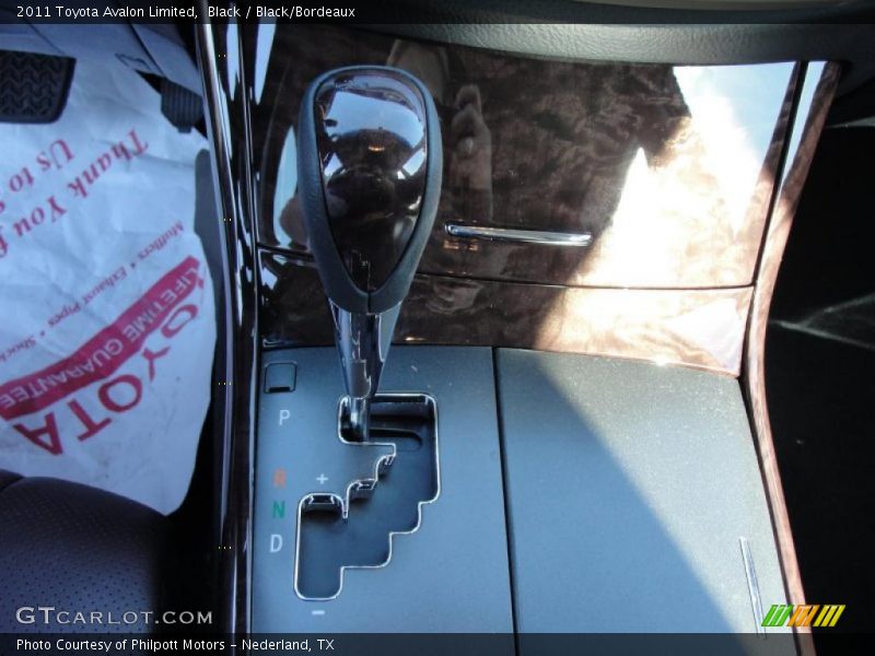 Black / Black/Bordeaux 2011 Toyota Avalon Limited