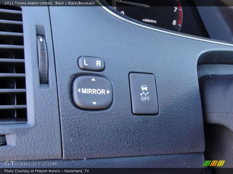 Black / Black/Bordeaux 2011 Toyota Avalon Limited