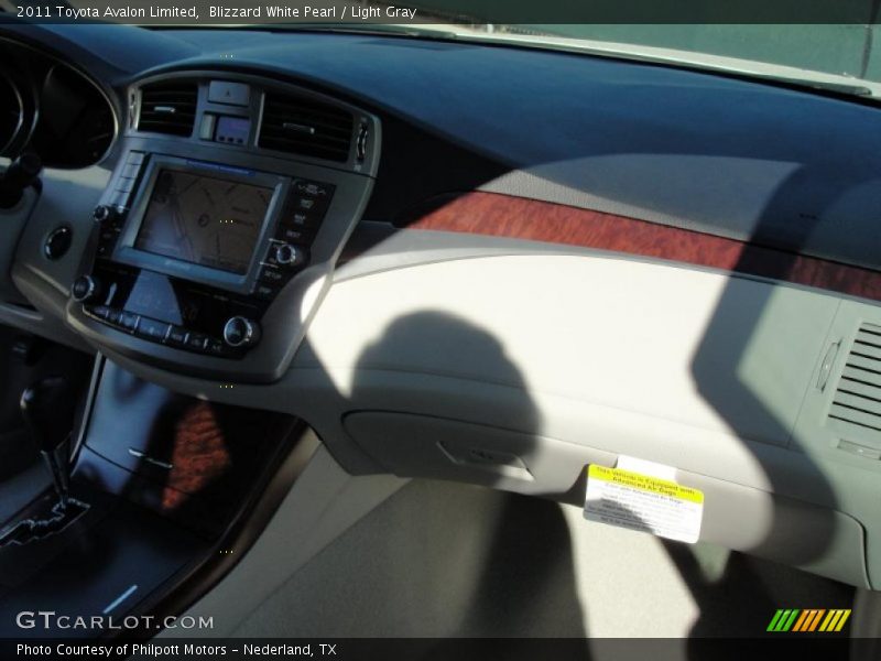 Blizzard White Pearl / Light Gray 2011 Toyota Avalon Limited